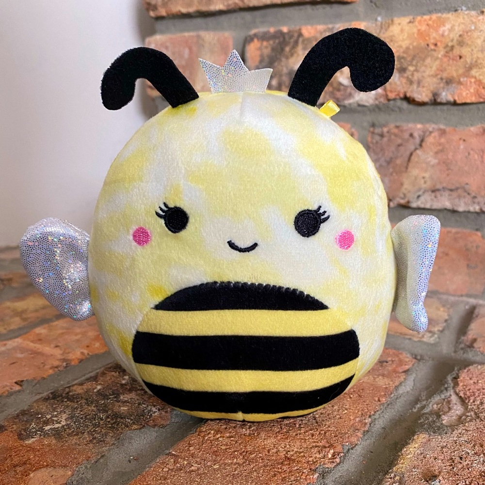 BNWT 5” Sunny Queen Bee Squishmallow 💛🖤